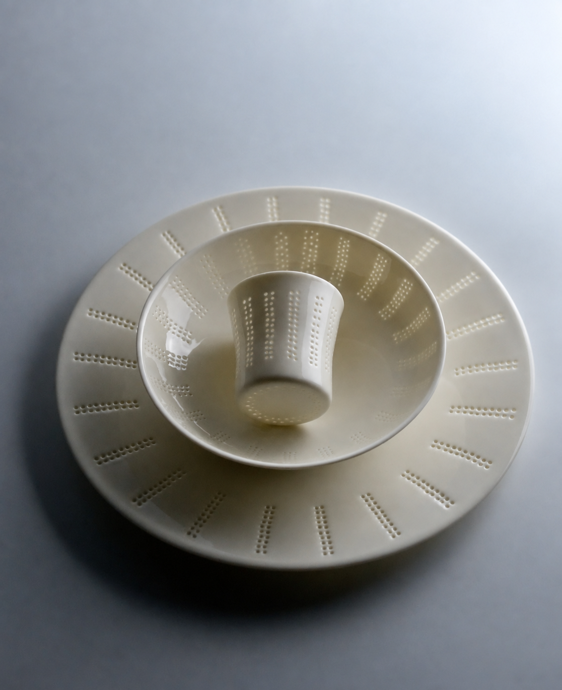 MONTE Ateş Böceği porcelain plate, bowl and cup with delicate patterned details